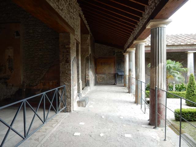 VI.16.7 Pompeii. May 2016. Room E, mosaic floor in centre of tablinum. Photo courtesy of Buzz Ferebee.
