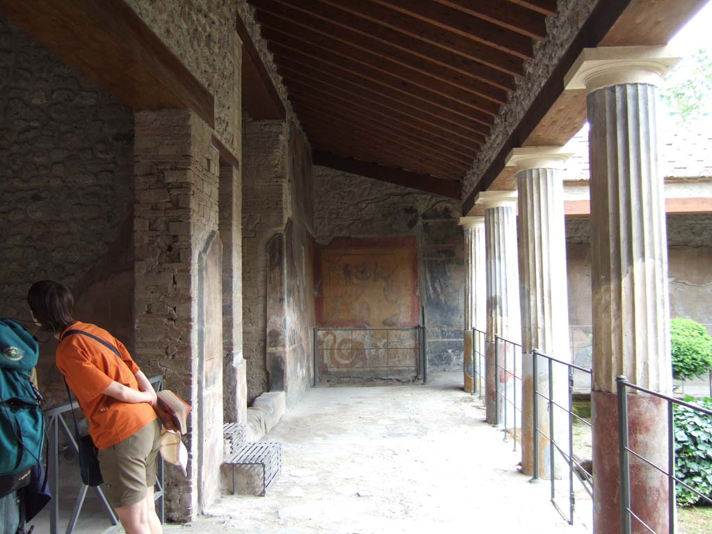 VI.16.7 Pompeii. May 2006. Room E, tablinum.  Mosaic floor.
