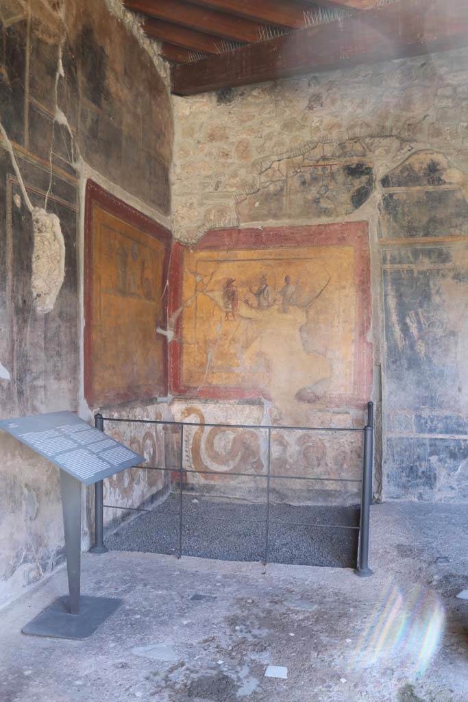 VI.16.7 Pompeii. September 2021. 
Room F, looking east from south portico towards lararium in south-east corner of peristyle. Photo courtesy of Klaus Heese.
