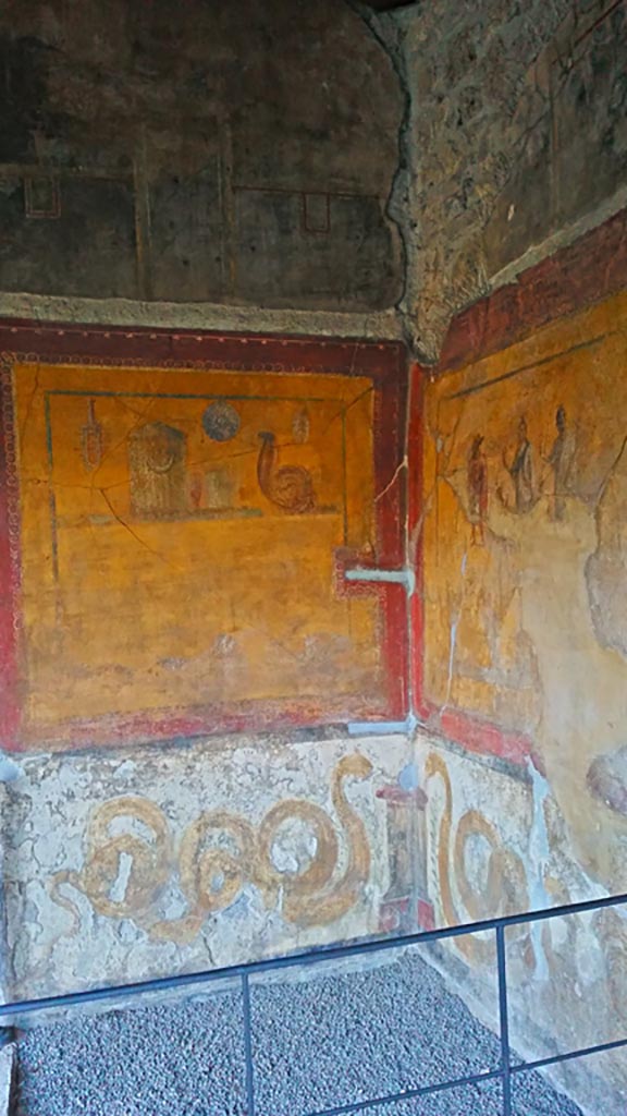 VI.16.7 Pompeii. December 2018. Room F, lararium in south-east corner of peristyle. Photo courtesy of Aude Durand.
