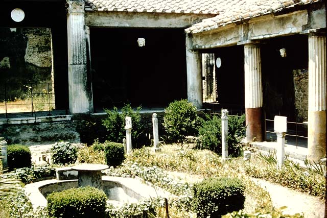 VI.16.7 Pompeii. 1957. Looking towards north-west corner across garden area. Photo by Stanley A. Jashemski.
Source: The Wilhelmina and Stanley A. Jashemski archive in the University of Maryland Library, Special Collections (See collection page) and made available under the Creative Commons Attribution-Non Commercial License v.4. See Licence and use details.
J57f0134 

