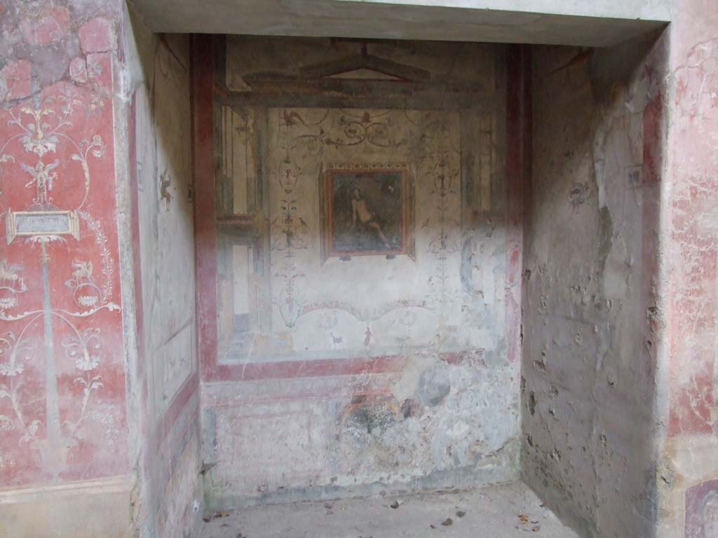 VI.16.15 Pompeii. December 2006. Tablinum D, with wall painting of Narcissus.