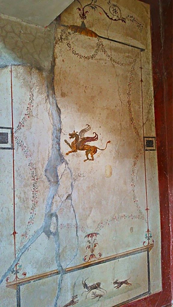 VI.16.15 Pompeii. 2015/2016.
Painted decoration from south wall of small tablinum D. Photo courtesy of Giuseppe Ciaramella.
