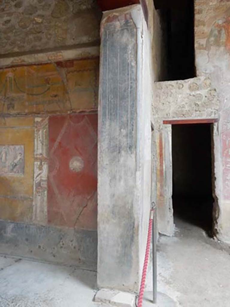 VI.16.15 Pompeii. May 2015. Room F, looking west towards pilaster. Photo courtesy of Buzz Ferebee.

