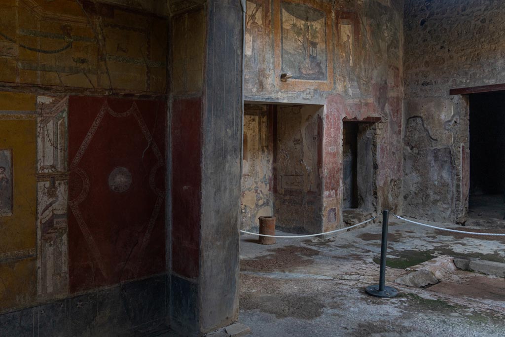 VI.16.15 Pompeii. May 2015. Room F, looking towards west wall. Photo courtesy of Buzz Ferebee.
