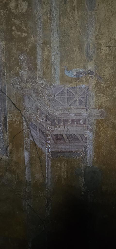 VI.16.15 Pompeii. December 2006. North wall of room G with detail of medallion painting.