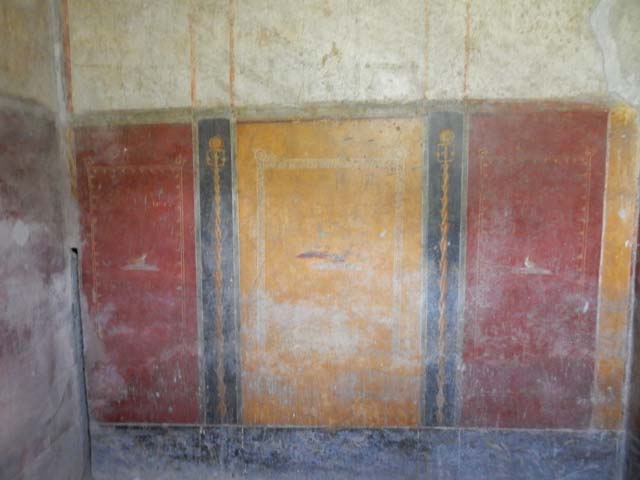 VI.16.15 Pompeii. December 2006. North end of west wall in room H. Detail of wall painting of swan in flight.