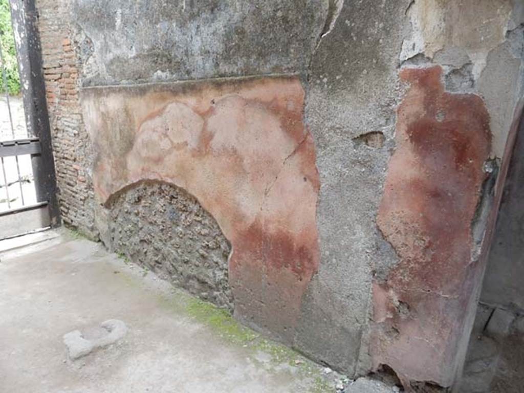 VI.16.15 Pompeii. May 2015. Entrance fauces A, looking east along south side towards entrance doorway.  Photo courtesy of Buzz Ferebee.
