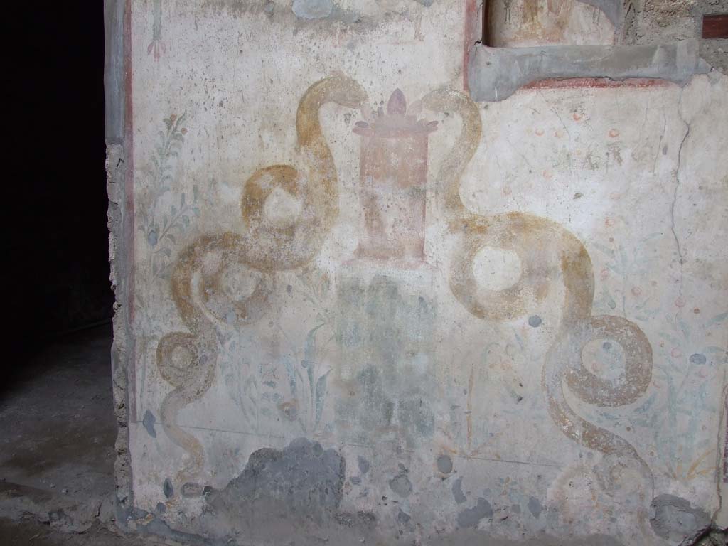 VI.16.15 Pompeii. December 2006. Lararium in atrium with two serpents flanking a round altar.