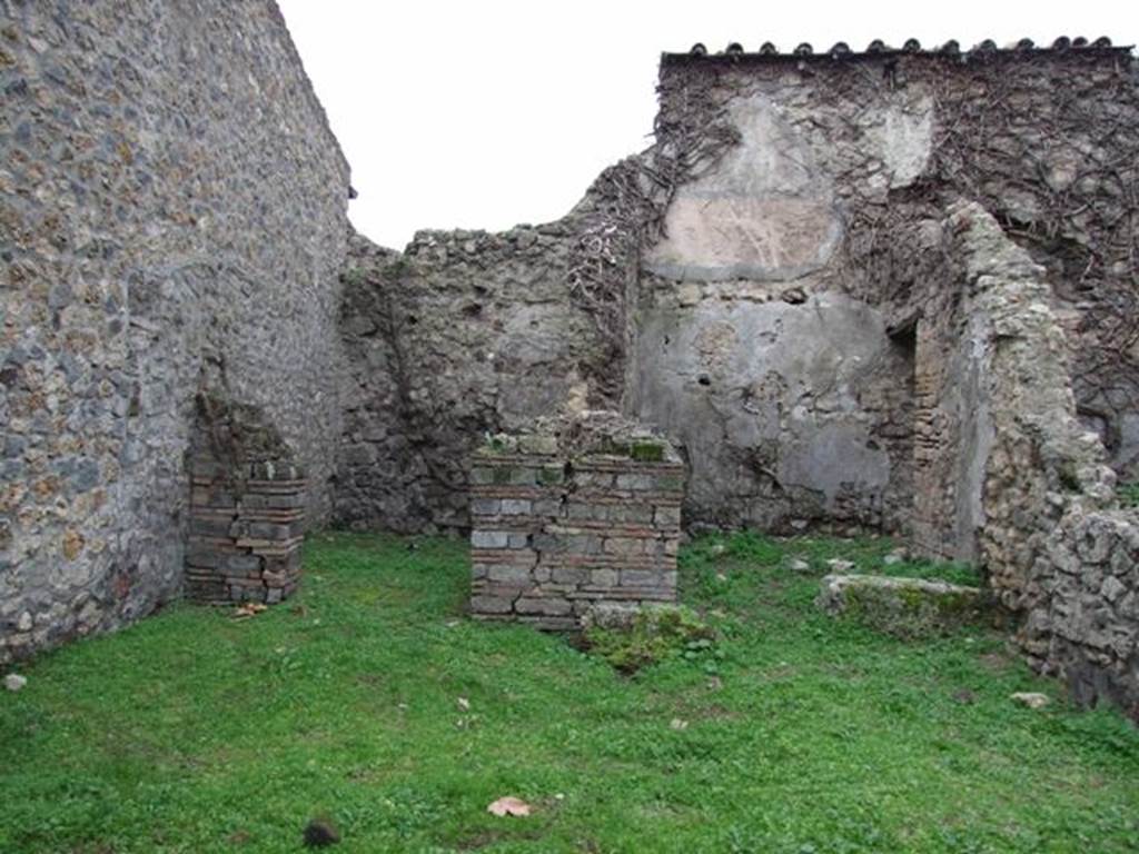 VI.16.18 Pompeii. December 2007. Looking west to rooms at rear of shop.
According to Eschebach, these would have been a cubiculum and a stairhall, with doorway to a small room.
