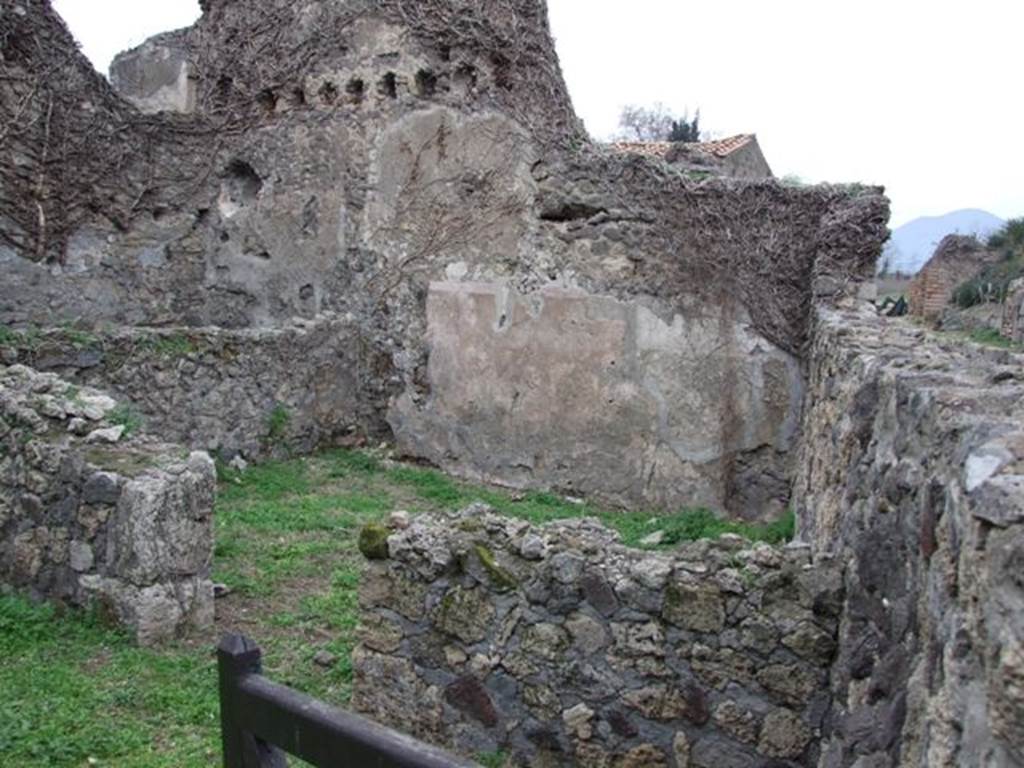 VI.16.18 Pompeii. December 2007. Doorway to room to north of entrance. According to NdS, the doorway in the north wall opened into a square room. It had a threshold of lava,  concrete floor, and the walls were roughly plastered.
