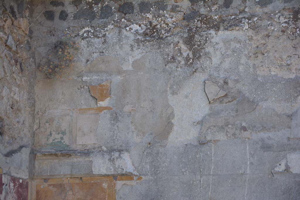 VI.16.19 Pompeii. May 2015. Decorative edging to impluvium in atrium. 
Photo courtesy of Buzz Ferebee.
