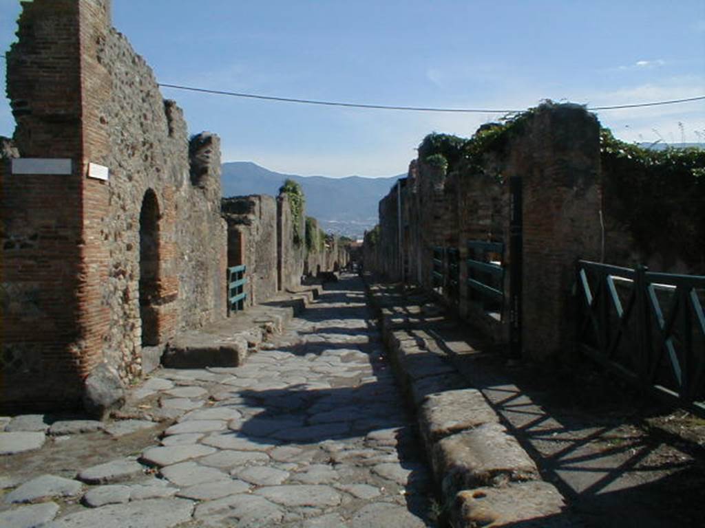 VI.16.23 Pompeii. December 2018. Looking south to entrance doorway. Photo courtesy of Aude Durand.