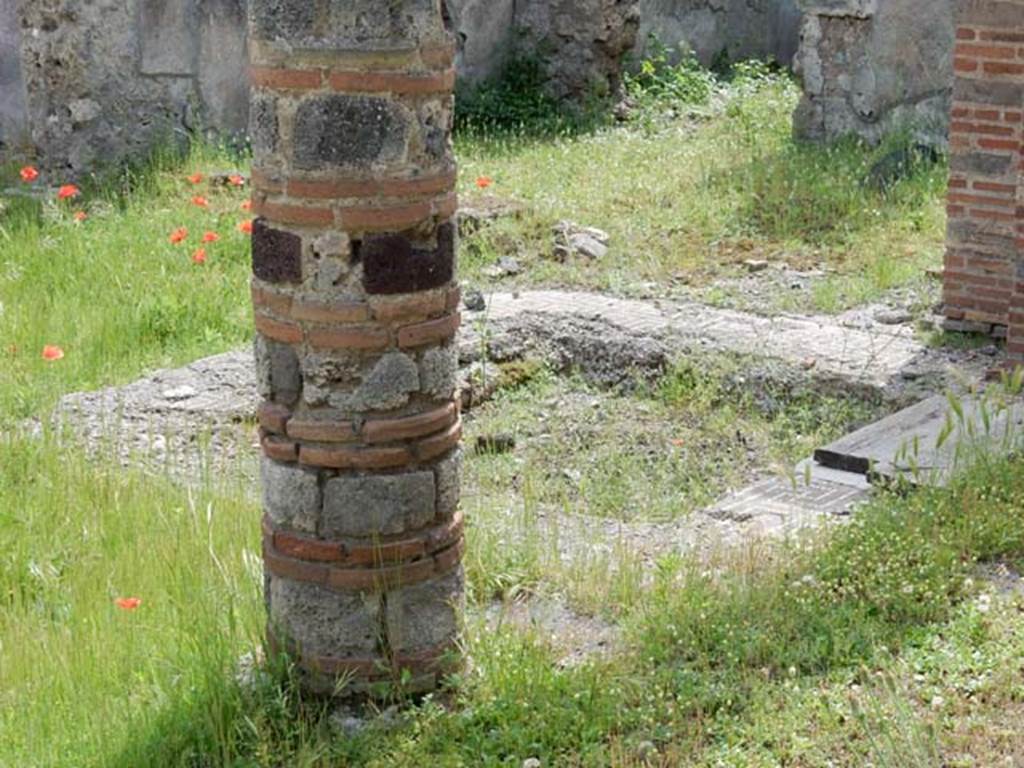 VI.16.27 Pompeii. May 2015. Looking south-west towards impluvium in atrium, from entrance at VI.16.19. Photo courtesy of Buzz Ferebee.
