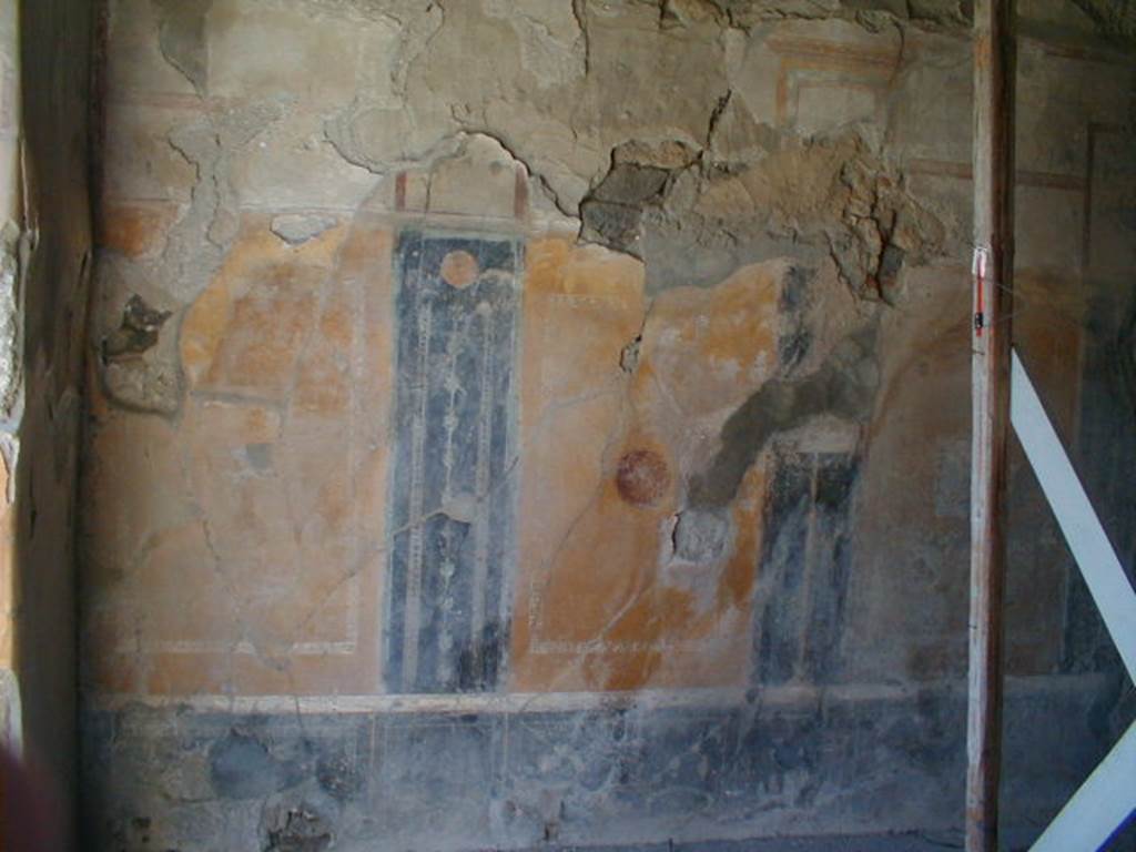VI.16.27 Pompeii. September 2004. West wall of room G, triclinium.