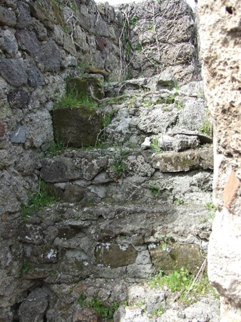 VI.16.27 Pompeii. March 2009. V’, stairs to upper floor, next to room U.  