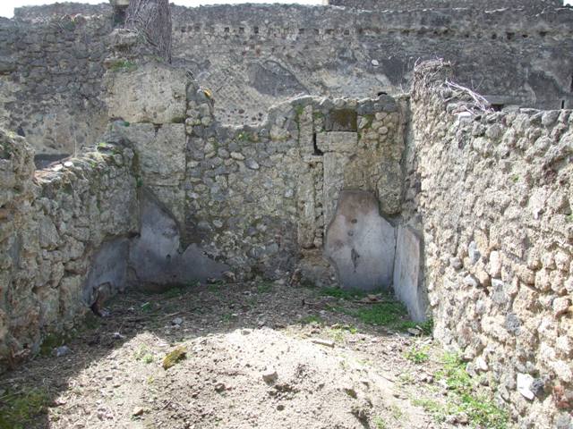 VI.16.28 Pompeii. March 2009. Room D, west wall. According to NdS, in the height of the west wall was a small window that overlooked the Vicolo dei Vettii.
