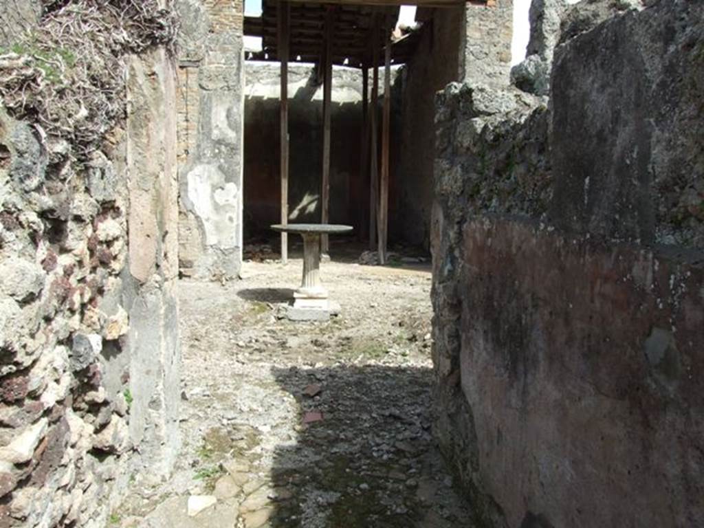 VI.16.28 Pompeii. March 2009. Looking east across atrium C, from entrance fauces A.
According to NdS, from the fauces you entered the rectangular atrium, rectangular from north to south. The floor was the same as the fauces, and so too were the painted walls, except for the higher dado.  In the middle was the impluvium (a) which was coated with brick plaster, with pieces of slabs of marble buried in the base, without forming a design. Next to the eastern side of the impluvium a cartibulum was placed, consisting of a circular marble table supported by a leg of travertine. At the foot of the south wall of the atrium, there was a low masonry hearth.
