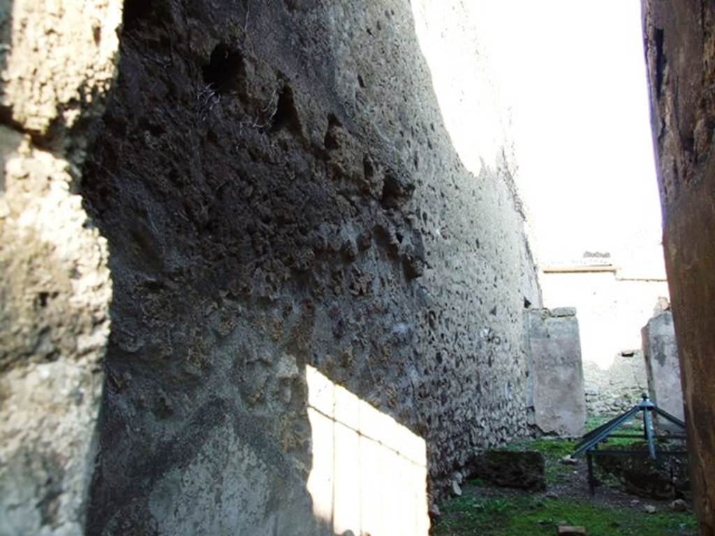 VI.16.30 Pompeii. December 2007. North wall of fauces or entrance corridor P, and atrium O.