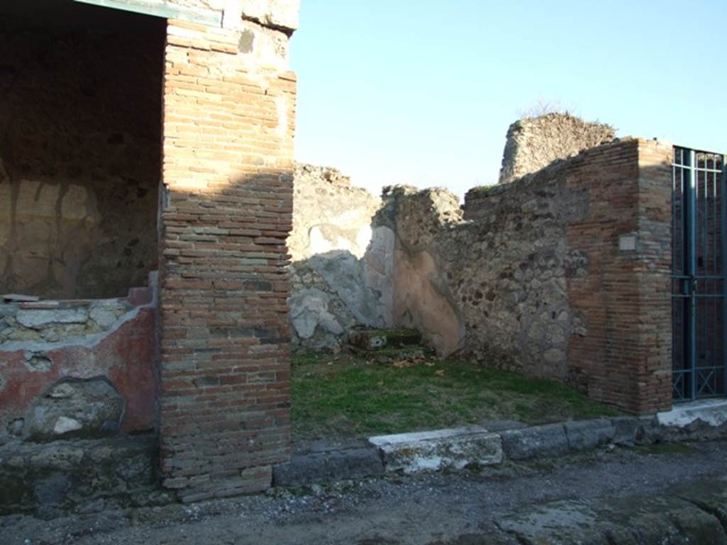 VI.16.34 Pompeii. December 2007. Looking south-east to entrance doorway.