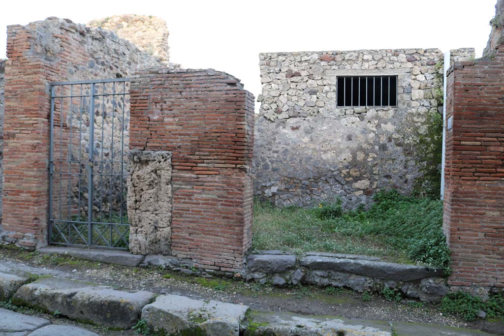 VI.16.37 Pompeii. December 2018. Looking east to shop entrance doorway, on right. Photo courtesy of Aude Durand.
