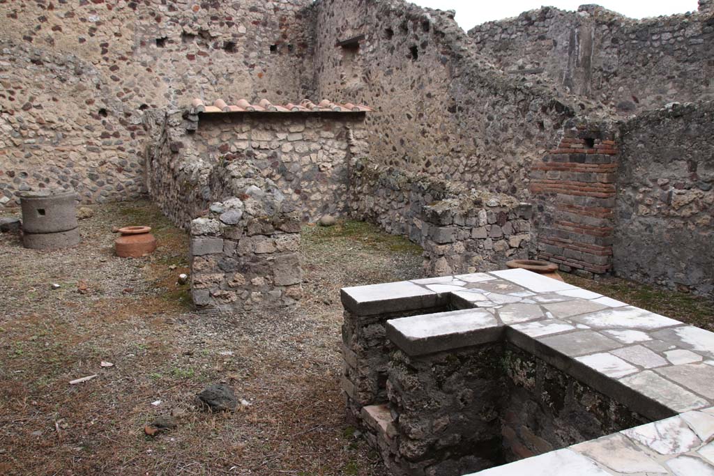 VI.16.40 Pompeii. October 2020. Looking east across towards room D. Photo courtesy of Klaus Heese. 