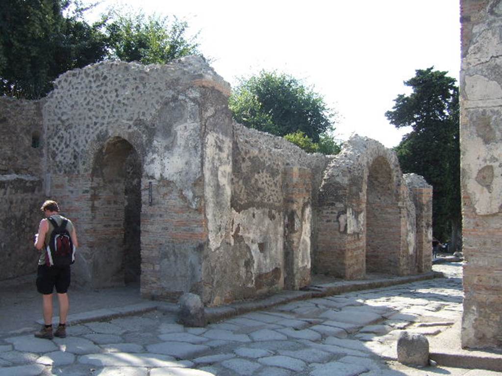 VI.17.1

Herculaneum Gate near VI.17.1