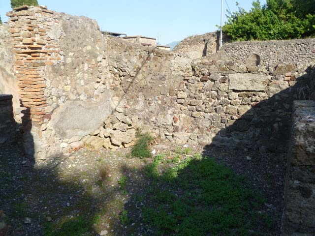 VI.17.1 Pompeii. May 2011. Looking south into first room on south side, with doorway linking to VI.17.2, on left.