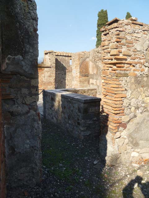 VI.17.1 Pompeii. May 2011. Looking east towards counter in VI.17.2.