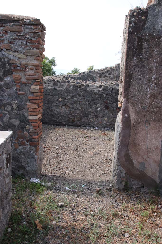 VI.17.2 Pompeii. September 2021. 
Doorway to rear room on south side of VI.17.1, looking west. Photo courtesy of Klaus Heese.

