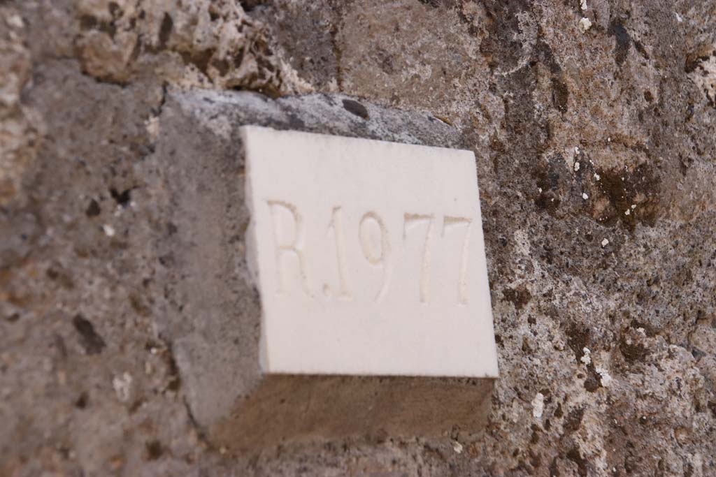 VI.17.11 Pompeii. September 2021. Plaque on south wall, (R 1977) restored in 1977. Photo courtesy of Klaus Heese.