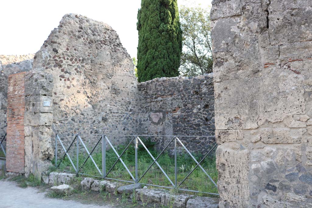 VI.17.18 Pompeii. December 2018. Looking west to doorway of shop, and south-west corner. Photo courtesy of Aude Durand.