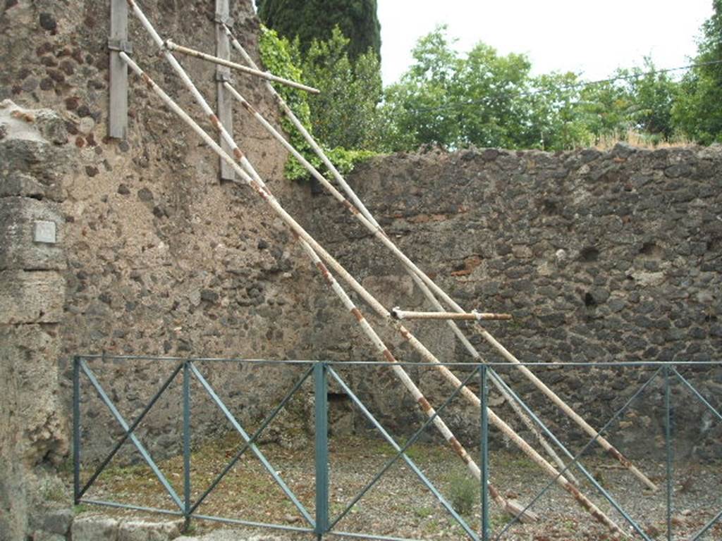 VI.17.18 Pompeii. May 2005. Looking west to doorway of shop, and south-west corner.