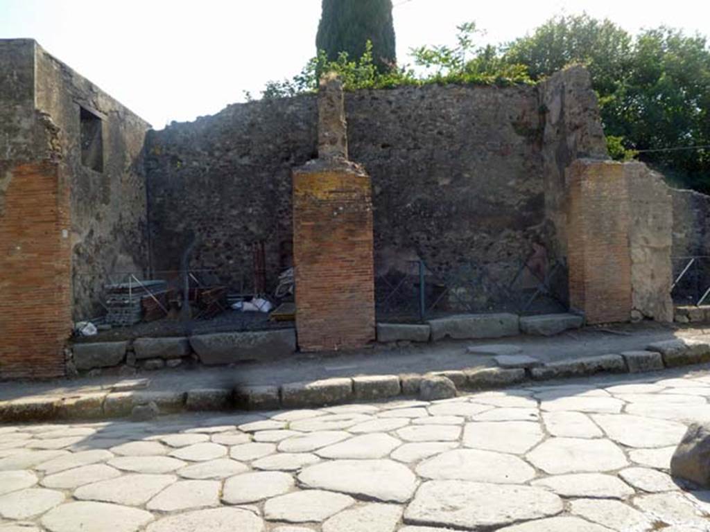 VI.17.20/19 Pompeii. May 2011. Looking west to VI.17.19, on right, on Via Consolare. 
Photo courtesy of Michael Binns. According to Fiorelli – the dwelling at VI.17.23/25 had six shops attached to it, along the Via Consolare.
