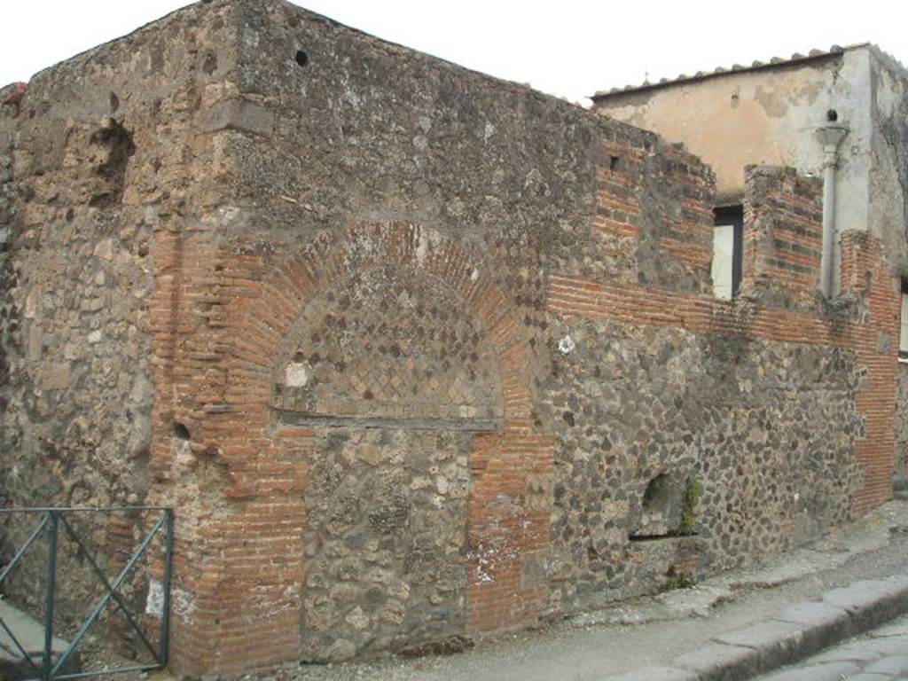 VI.17.29 Pompeii.  Blocked doorway. May 2005.