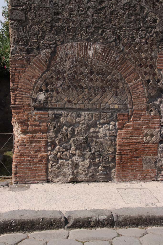 VI.17.29 Pompeii. September 2021. 
Blocked doorway on west side of Via Consolare. Photo courtesy of Klaus Heese.
