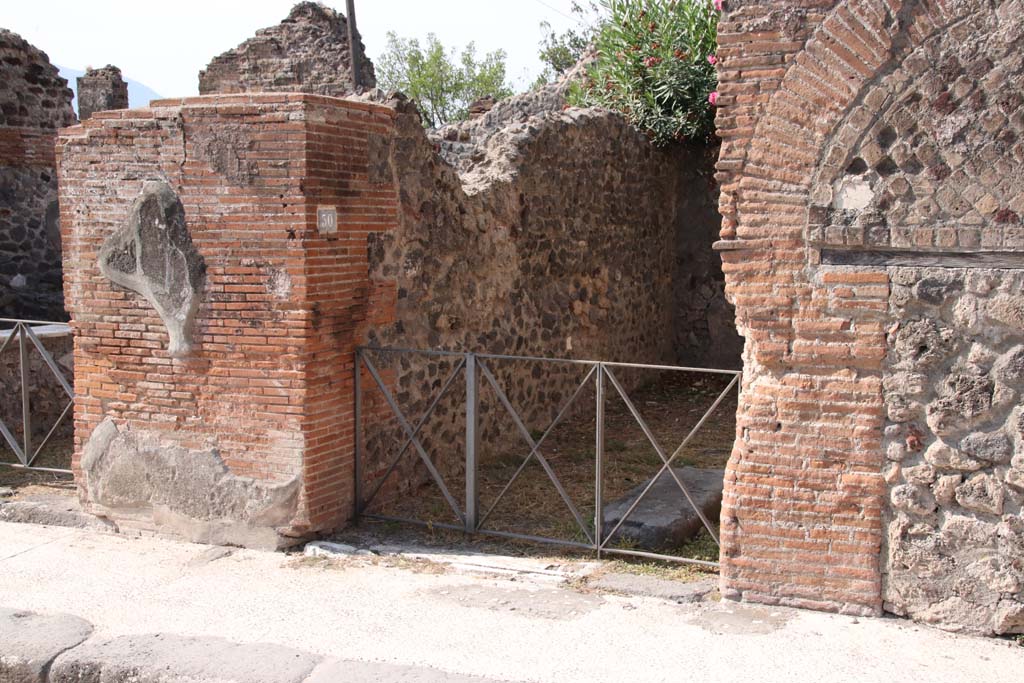 VI.17.30 Pompeii. September 2021. Looking west to entrance doorway on Via Consolare. Photo courtesy of Klaus Heese.