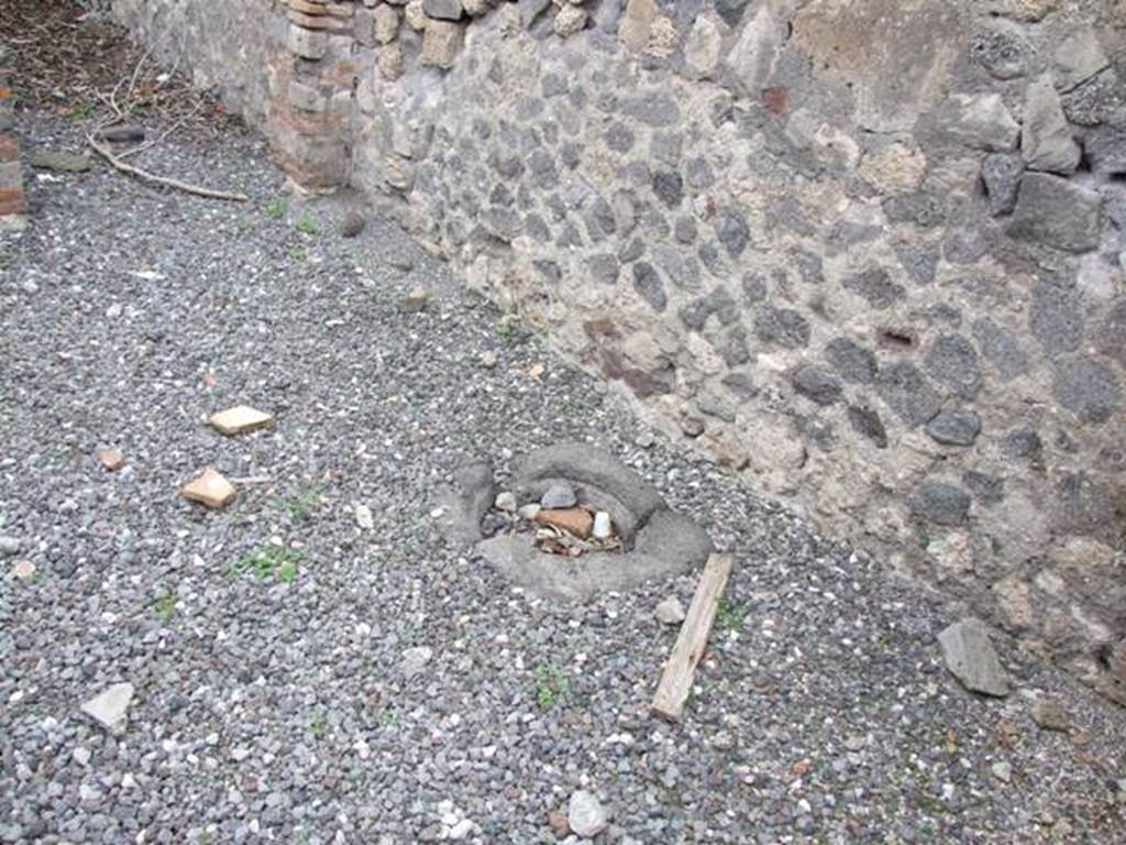 VI.17.31 Pompeii. December 2007. Cistern mouth near north wall of shop.