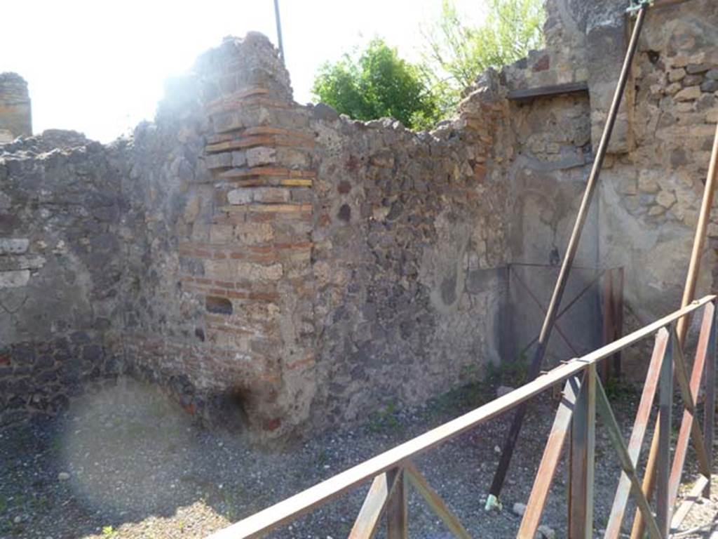 VI.17.33 Pompeii. May 2011. North wall and north-west corner. Photo courtesy of Michael Binns.