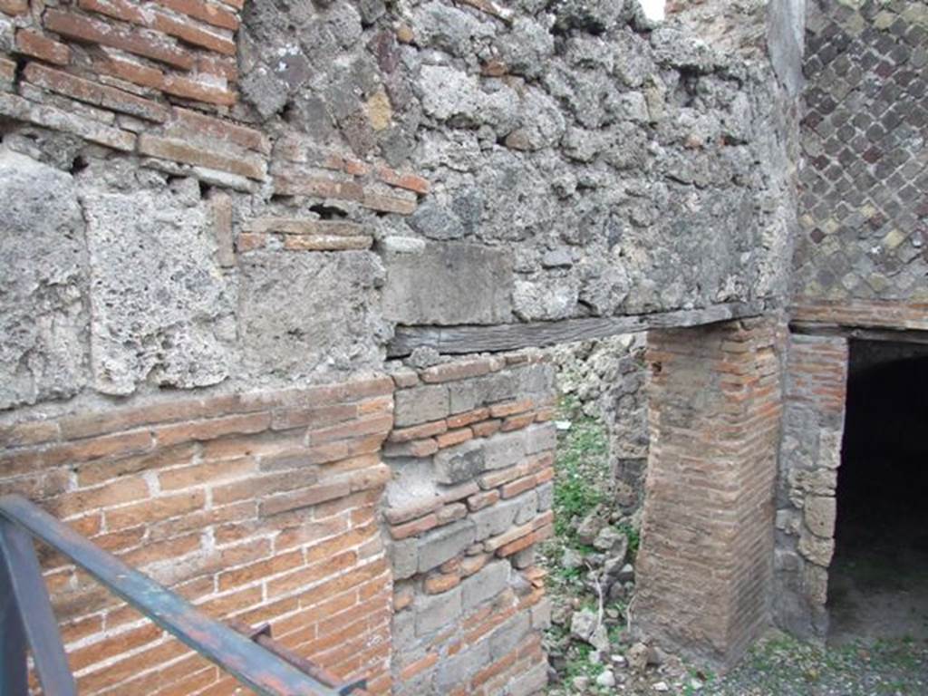 VI.17.34 Pompeii. December 2007. South wall and door to narrow area behind.