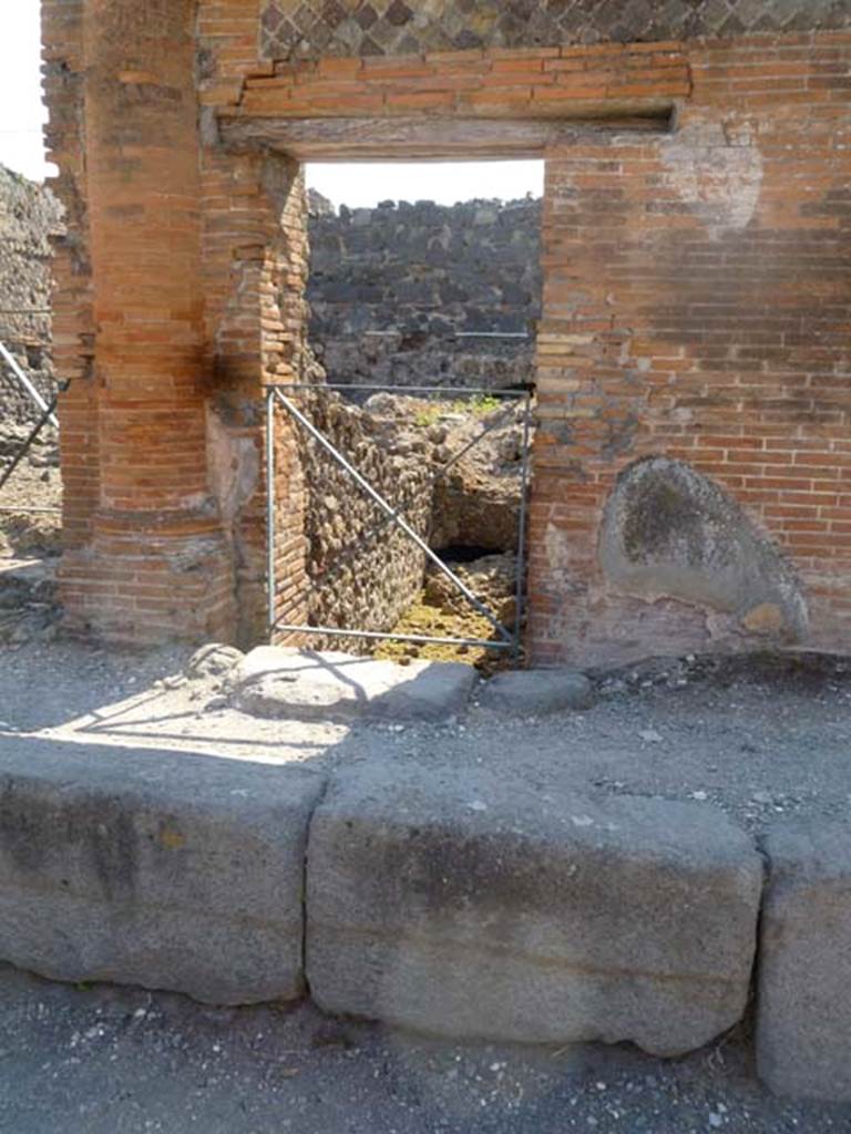 VI.17.35 Pompeii. May 2011. Entrance doorway to lower level. Photo courtesy of Michael Binns.
