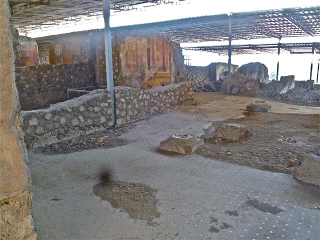 VI.17.41 Pompeii. May 2015. Flooring in atrium. Photo courtesy of Buzz Ferebee.

