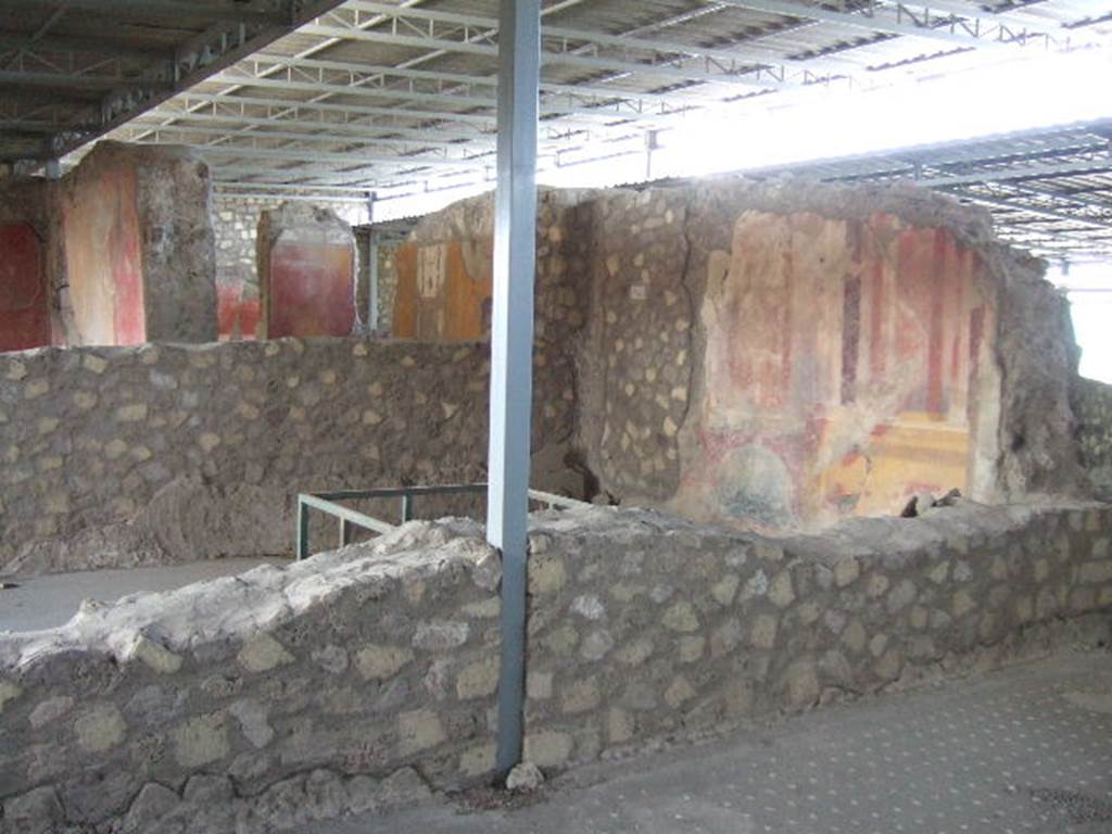 VI.17.41 Pompeii. May 2015. Looking towards west wall of triclinium with painted decoration, on south side of atrium. Photo courtesy of Buzz Ferebee.
