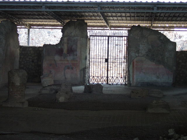 VI.17.41 Pompeii. May 2006. Looking east across atrium and impluvium towards entrance.