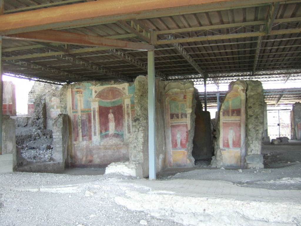 VI.17.41 Pompeii. May 2006. Looking north from north-west corner of atrium to rooms on higher level. These possibly are cubicula from south side of VI.17.36.
