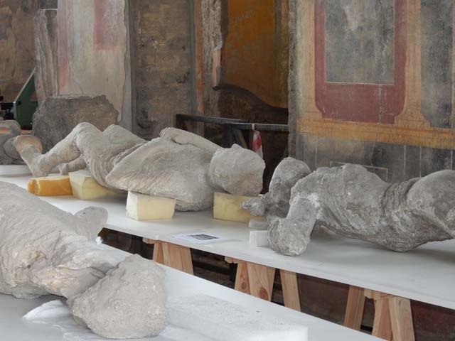 VI.17.42 Pompeii. May 2015. Detail of body-casts on north side of atrium.
The body-cast of the man lying on his back was found near the Stabian Gate.
The woman, lying face-downwards, was found in the northern part of Via Stabiana, near VI.14. Photo courtesy of Buzz Ferebee. 


