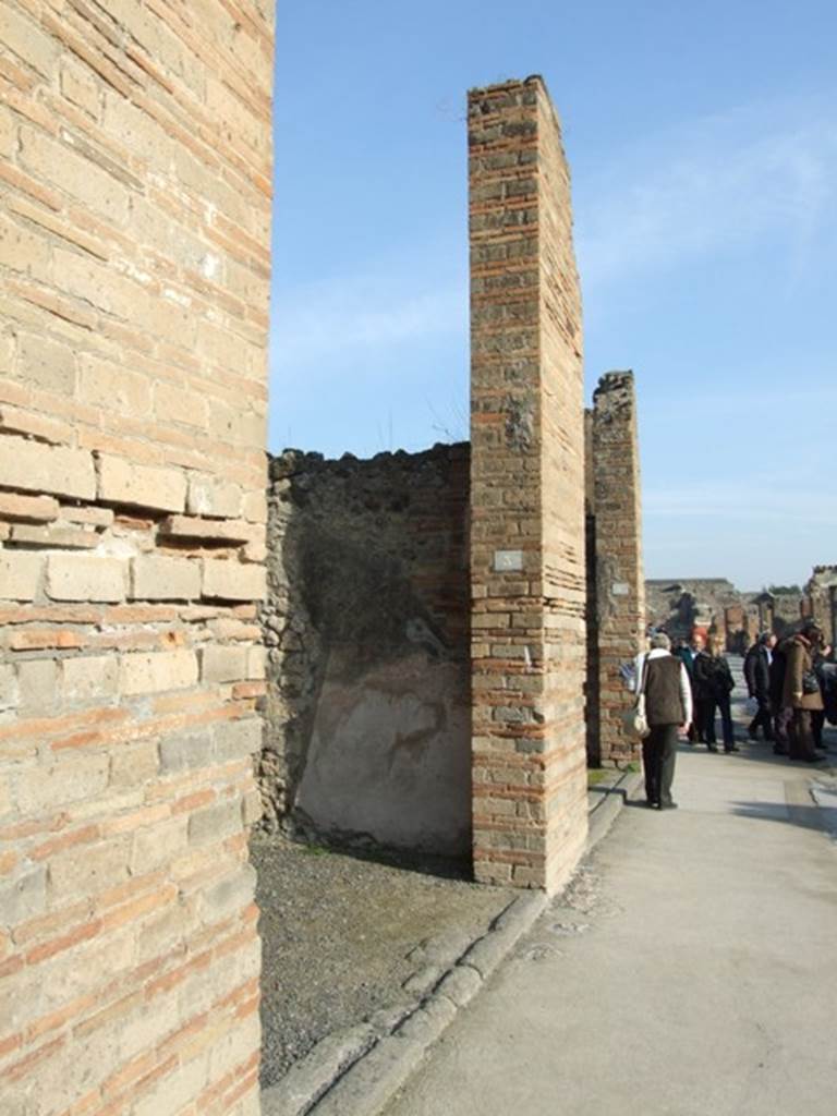 VII.1.3 Pompeii. December 2007. Entrance on Via dell’ Abbondanza, looking east..