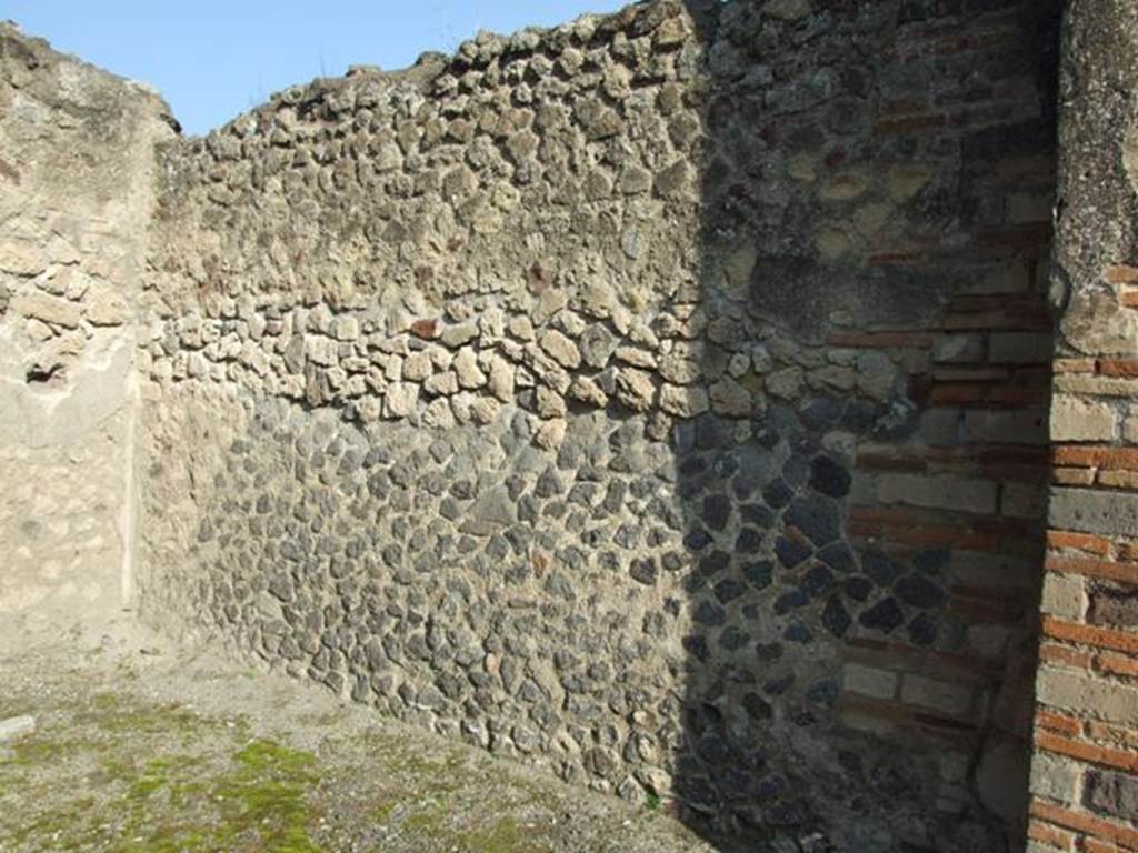 VII.1.4 Pompeii.  Shop.  December 2007.  East wall.