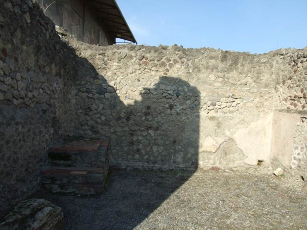 VII.1.5 Pompeii.  Shop.  December 2007.  North wall.