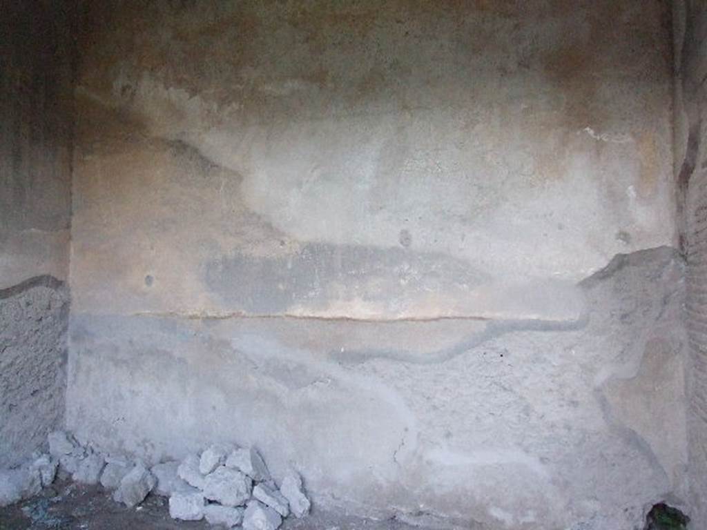 VII.1.8 Pompeii. December 2006. Room R, bowling players room, north wall.
